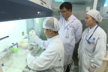 Phó giáo sư Việt nghiên cứu thuốc trị viêm phổi từ tế bào gốc