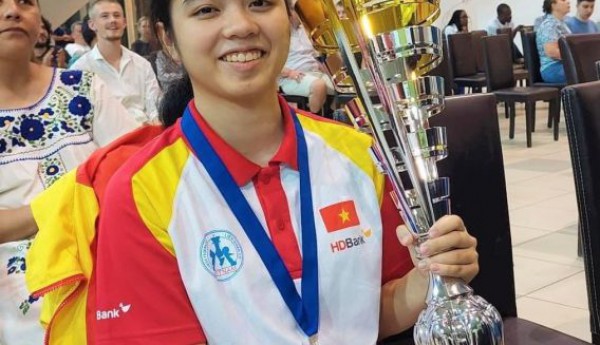 Nữ sinh lớp 11 chuyên Toán trở thành kiện tướng cờ vua thế giới